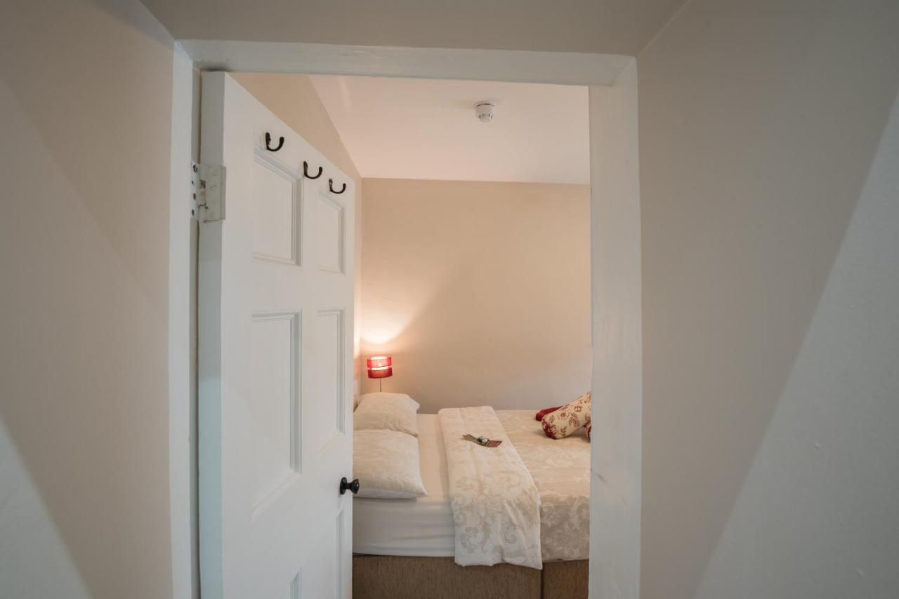 Charming 2-Bed Apartment In Donegal Town Centre Екстериор снимка