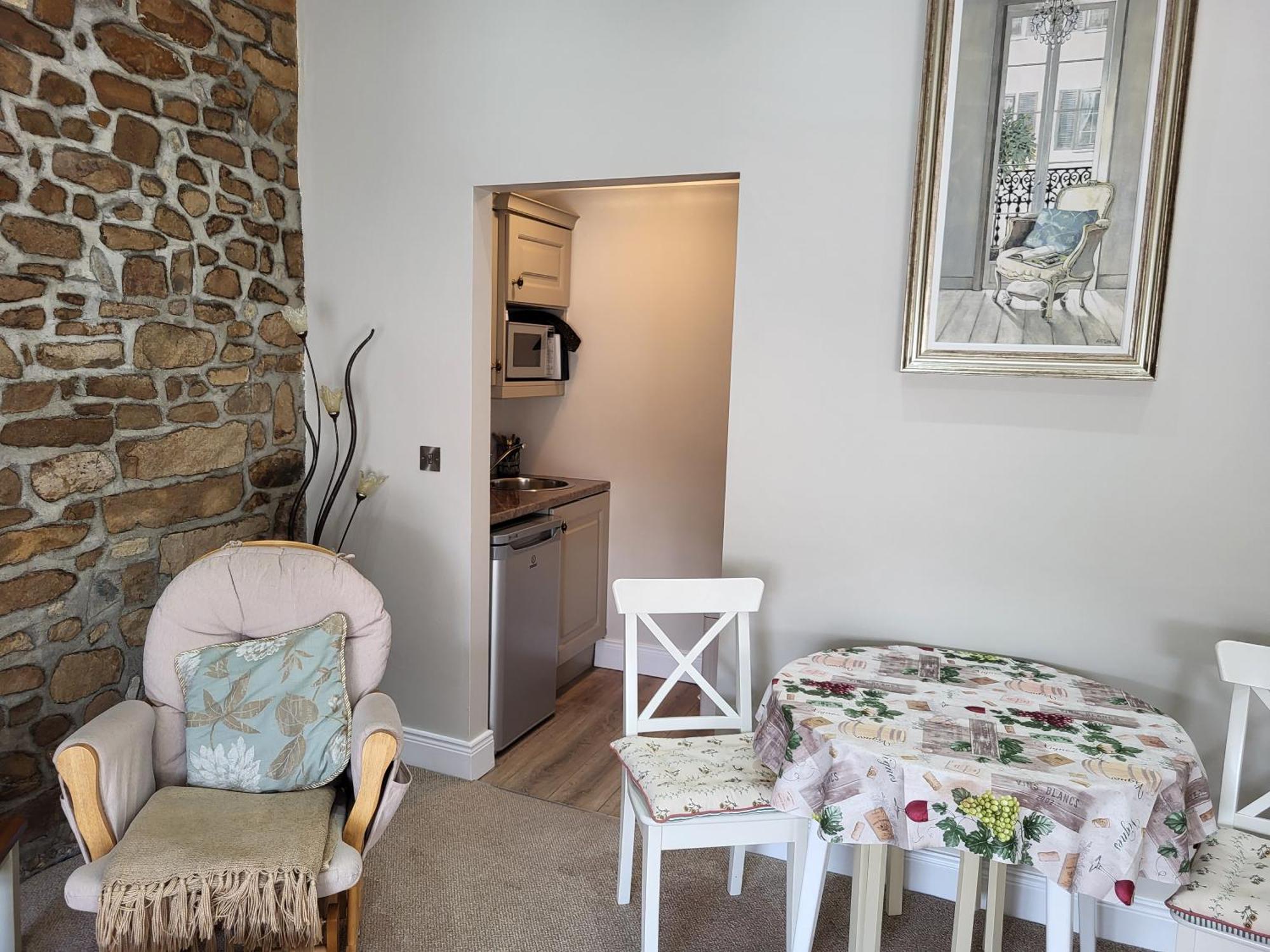 Charming 2-Bed Apartment In Donegal Town Centre Екстериор снимка