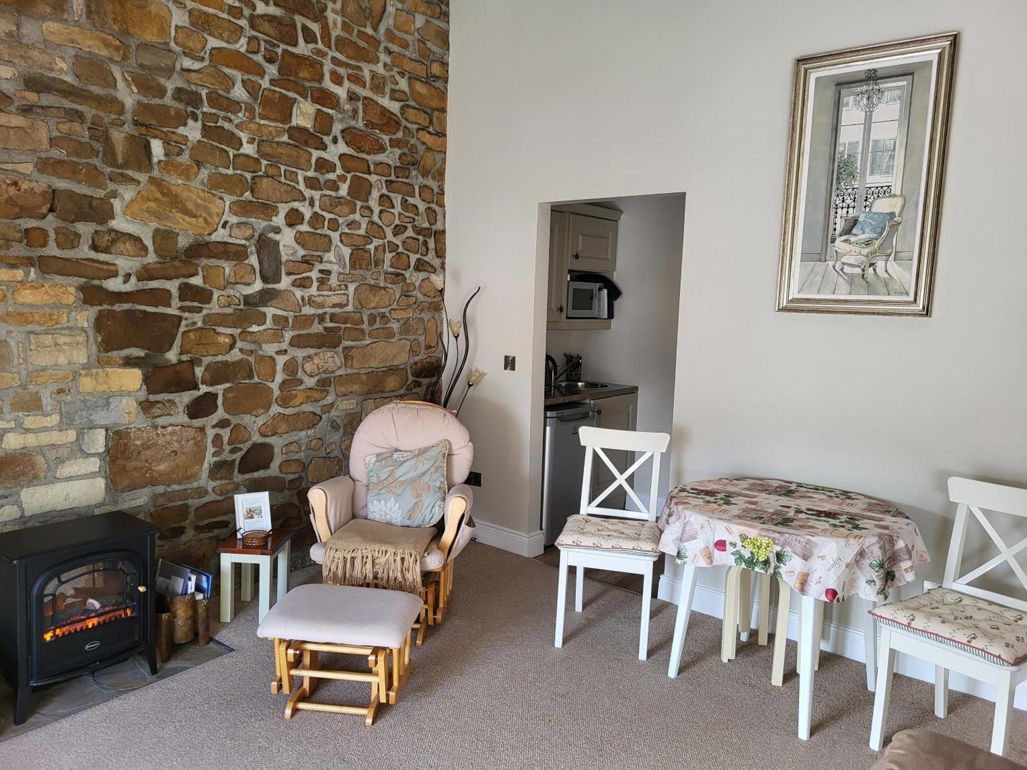Charming 2-Bed Apartment In Donegal Town Centre Екстериор снимка